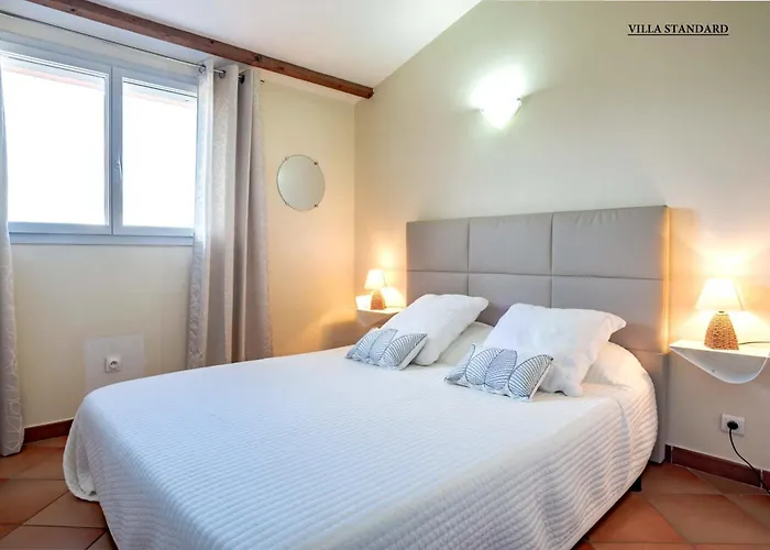 Les Hauts De Pavellone ヴィラ