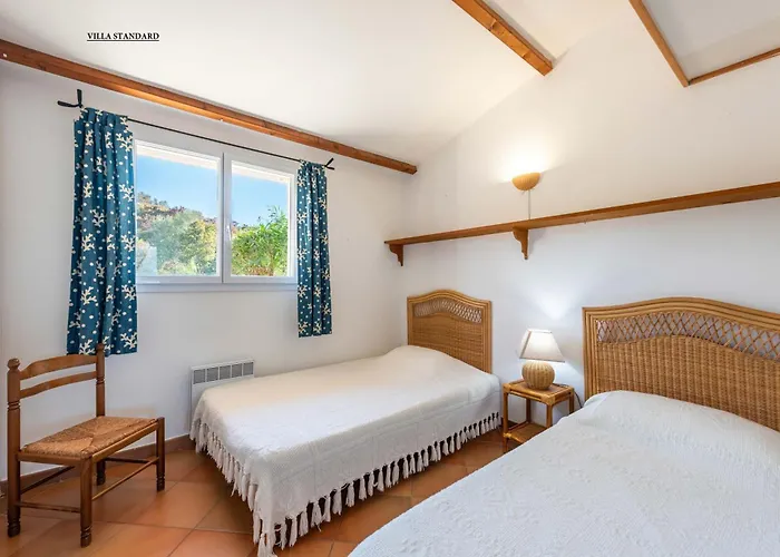 Les Hauts De Pavellone ヴィラ