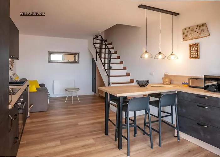 Les Hauts De Pavellone * פורטו-וישיו