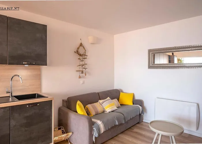 Les Hauts De Pavellone ヴィラ