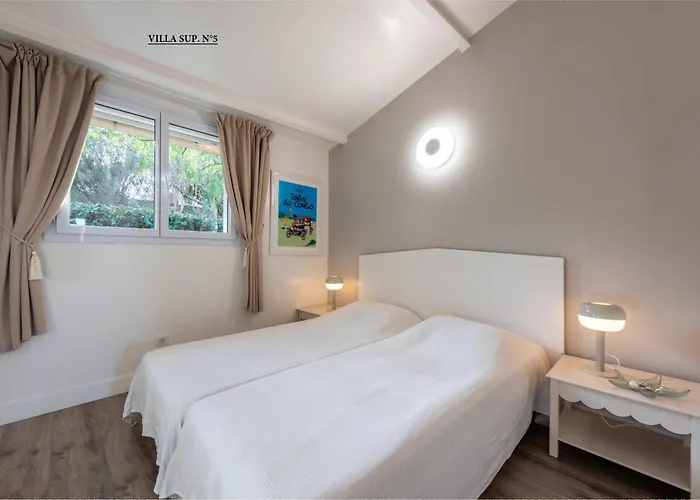 ヴィラ Les Hauts De Pavellone *