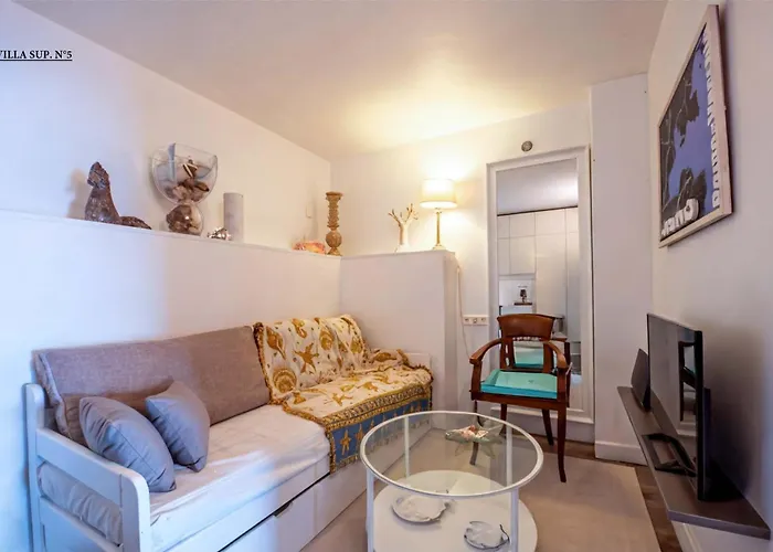 Villa Les Hauts De Pavellone *