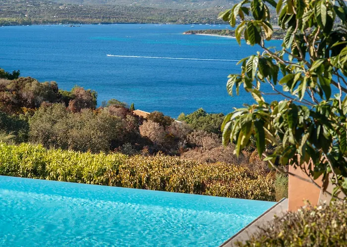 Les Hauts De Pavellone Villa